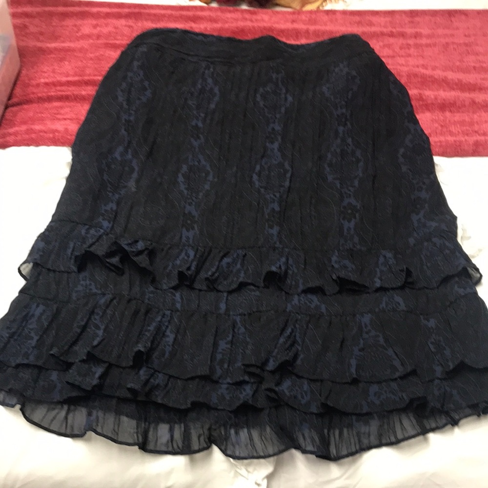 Ann Taylor the loft, gorgeous navy blue skirt size 6